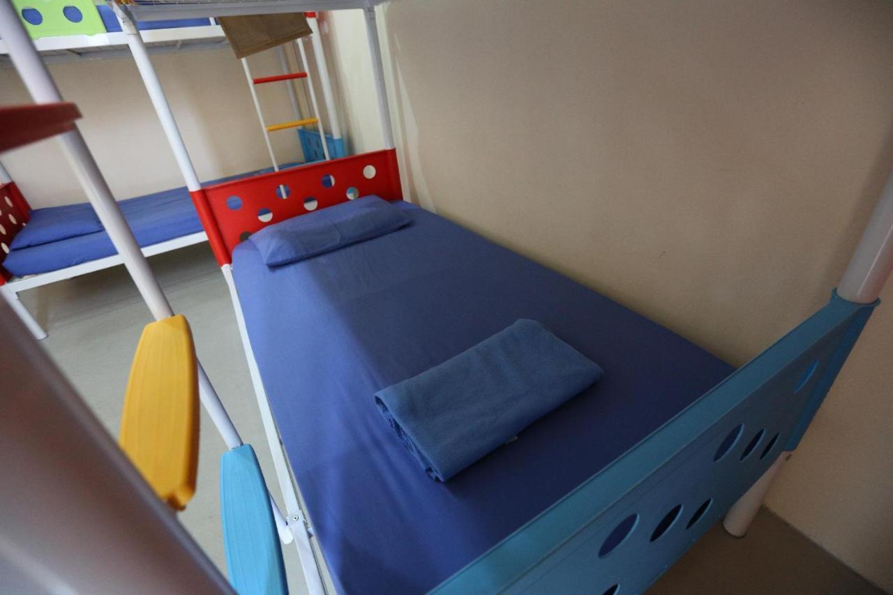 Hero Hostel Kuching Extérieur photo